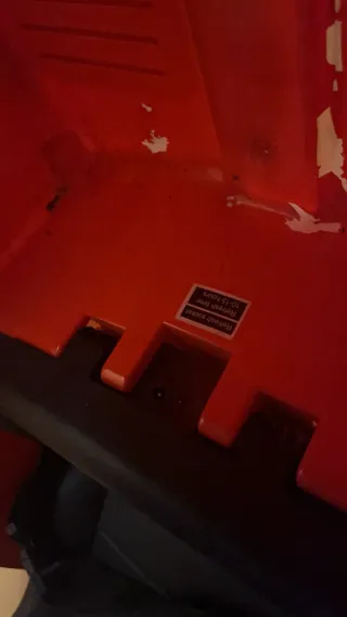 Coche eléctrico infantil rojo