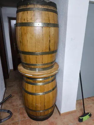 Mesa de barriles de madera