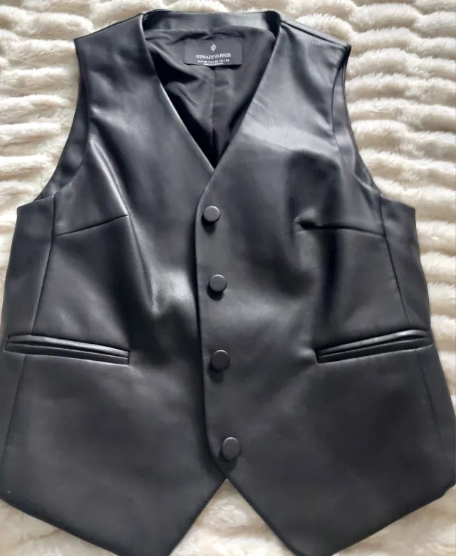 Chaleco polipiel Stradivarius negro
