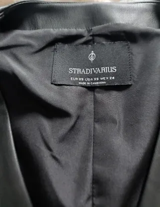 Chaleco polipiel Stradivarius negro