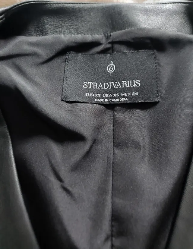 Chaleco polipiel Stradivarius negro