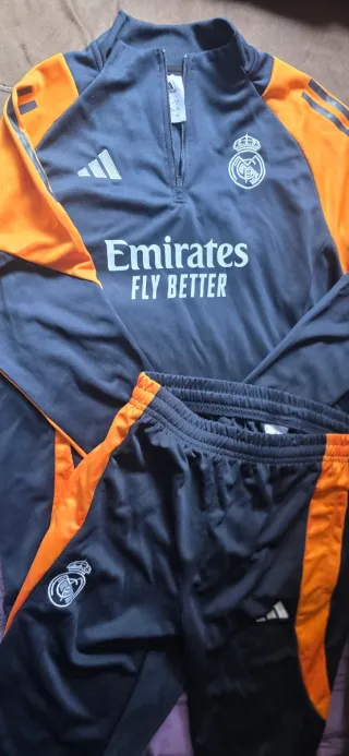 Preciosos Conjuntos deportivos sin estrenar.