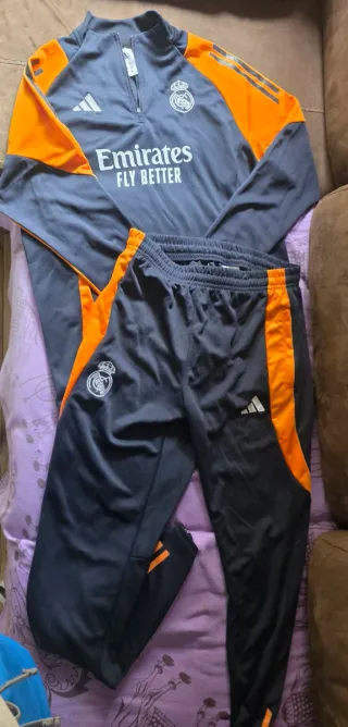 Preciosos Conjuntos deportivos sin estrenar.