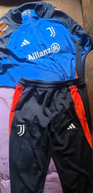 Preciosos Conjuntos deportivos sin estrenar.