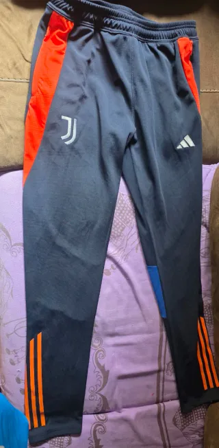 Preciosos Conjuntos deportivos sin estrenar.