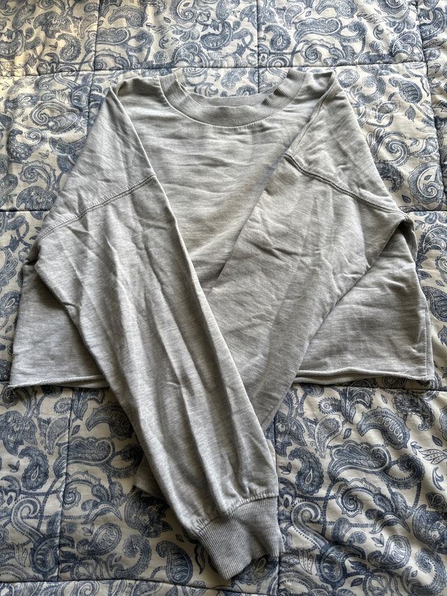 Sudadera gris crop top