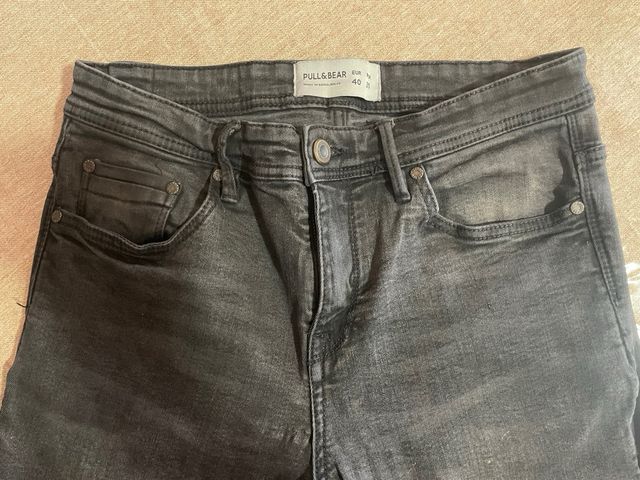Pantalón vaquero negro hombre con rotos