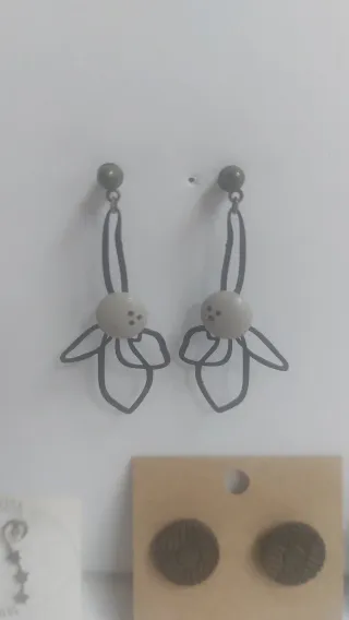 Pendientes bisutería morados y plateados