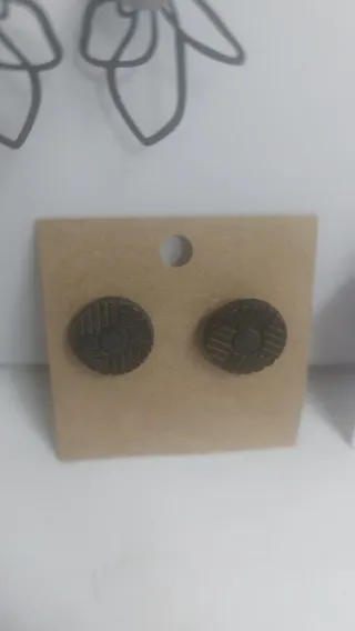 Pendientes bisutería morados y plateados