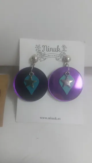 Pendientes bisutería morados y plateados
