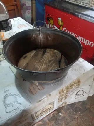 Barreño metálico antiguo