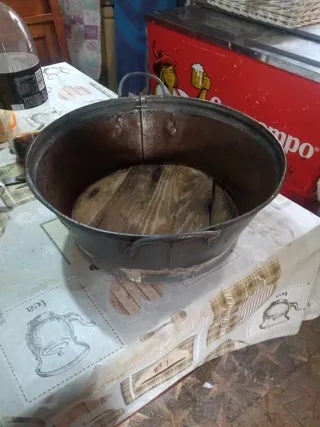 Barreño metálico antiguo