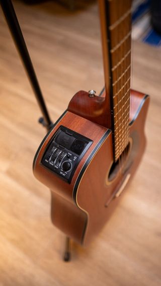 Guitarra Acústica Takamine GD11MCE-NS + estuche