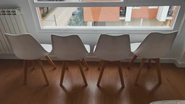 Juego de 4 sillas de comedor blancas