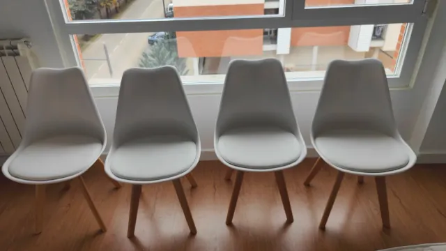 Juego de 4 sillas de comedor blancas