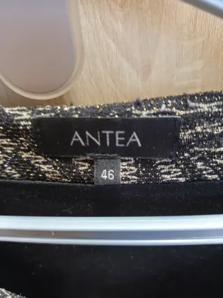 Chaqueta negra y dorada con brillo