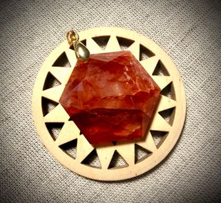 Colgante de Cuarzo Hematoide en Oro