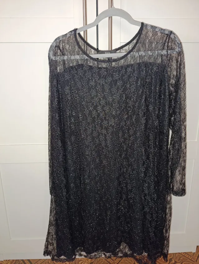 Vestido corto encaje negro