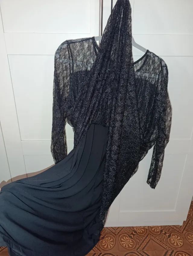 Vestido corto encaje negro