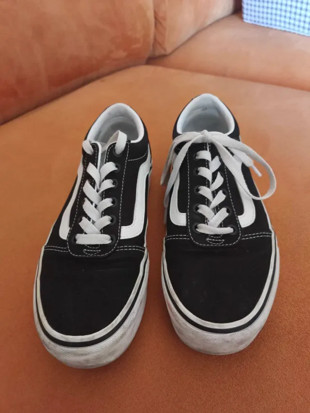Deportivas Vans Negras y Blancas