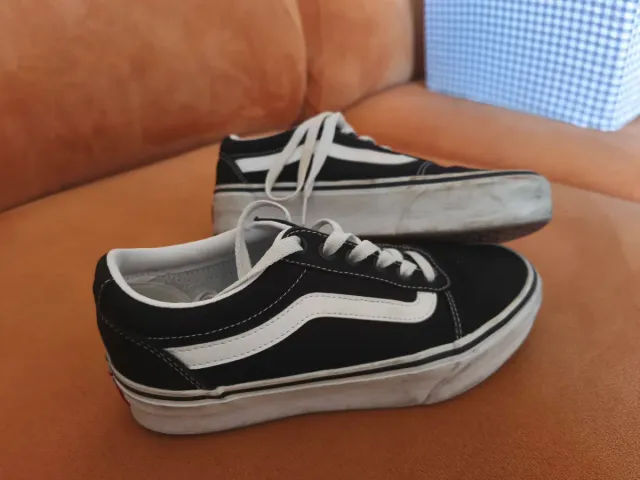 Deportivas Vans Negras y Blancas