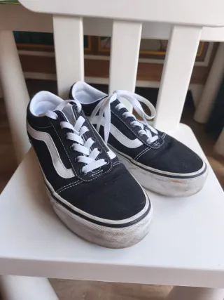 Deportivas Vans Negras y Blancas