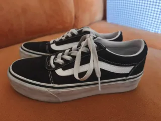 Deportivas Vans Negras y Blancas