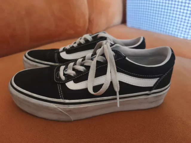 Deportivas Vans Negras y Blancas