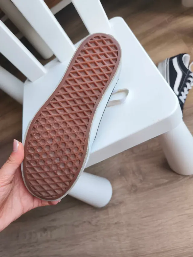 Deportivas Vans Negras y Blancas