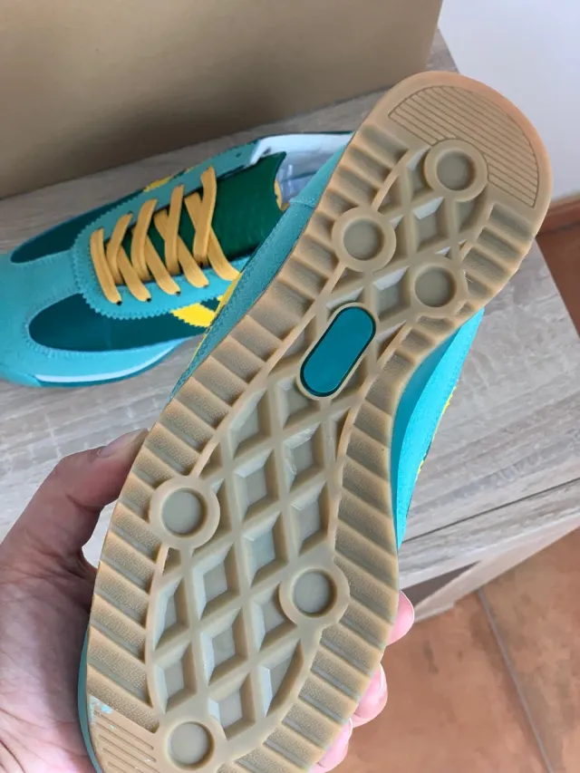 Zapatillas deportivas. Número 37