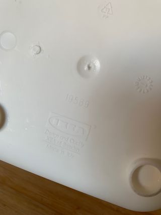 Papelera de baño blanca