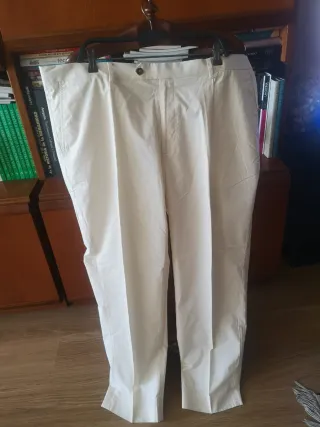 Pantalón de pinzas crema Talla 56