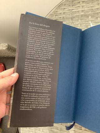 EN LA BOCA DEL DRAGÓN de KEN FOLLETT