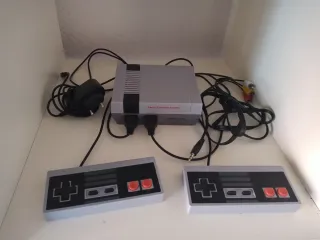 Consola Nintendo NES Gris y Negra