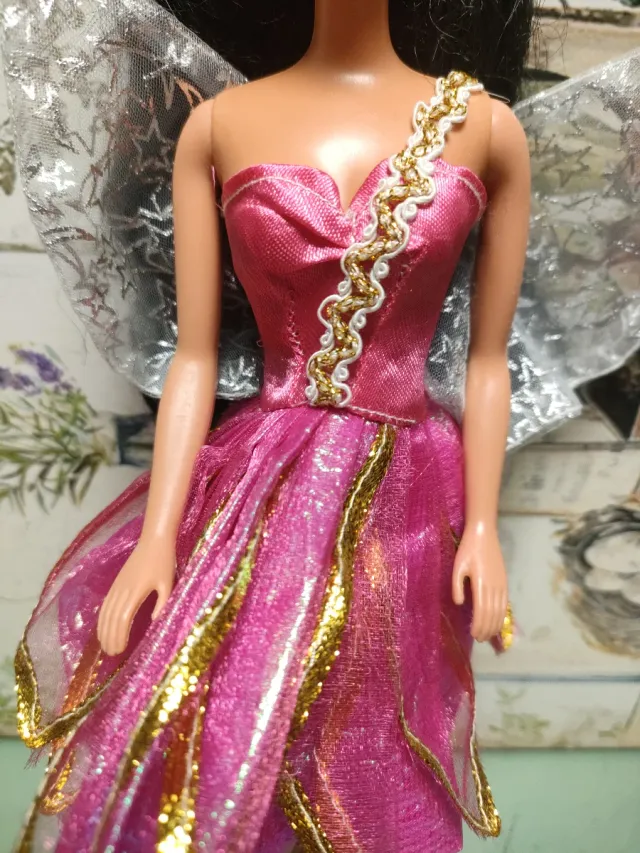 Muñeca Barbie asiática Kira o Miko