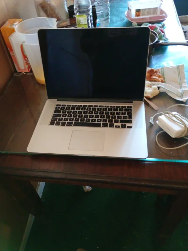 MacBook Pro 15 2015 Plata con cargador original