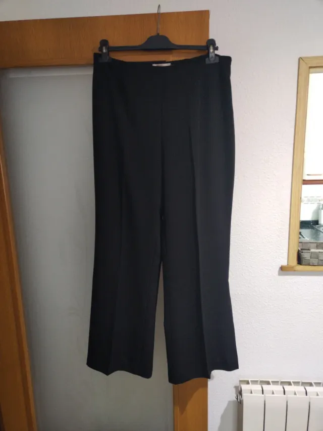 Pantalón ancho vestir negro, con mucha caida.