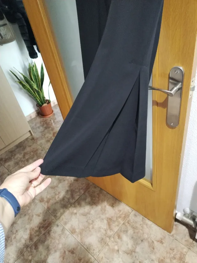 Pantalón ancho vestir negro, con mucha caida.