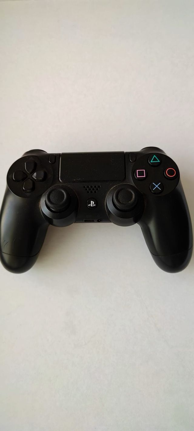 PS4 Slim + mando original – Semi nueva, impecable