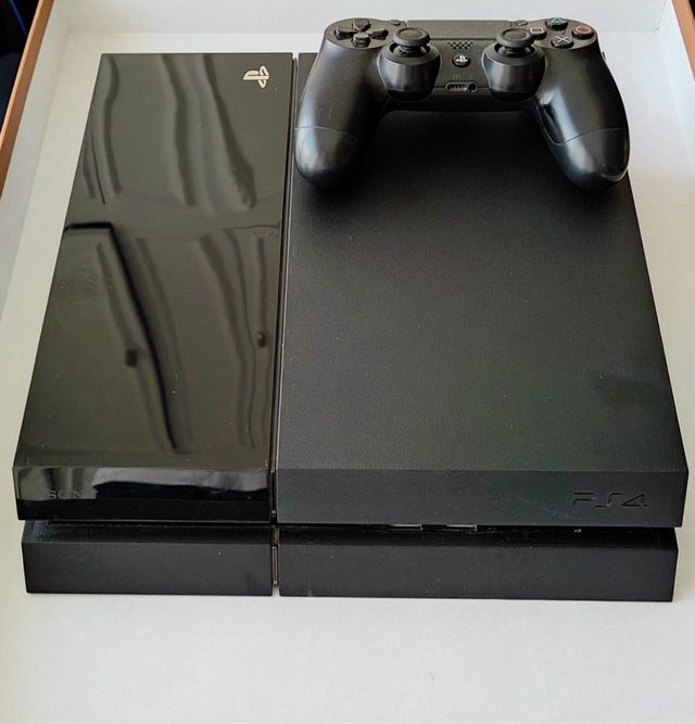 PS4 Slim + mando original – Semi nueva, impecable