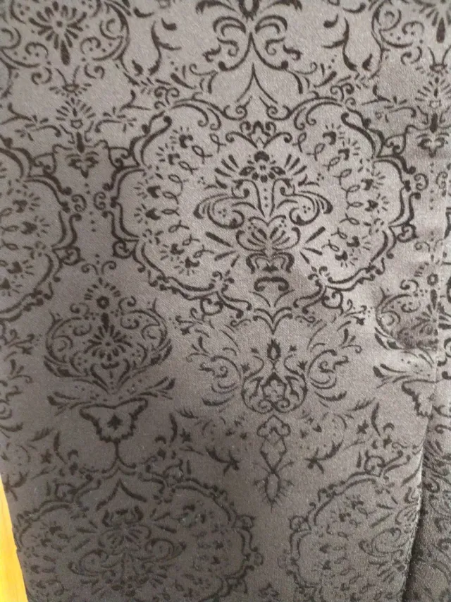 Pantalón pitillo brocado terciopelo negro