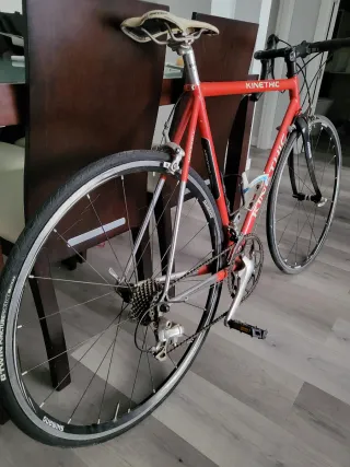 Bicicleta de carretera KINETHIC