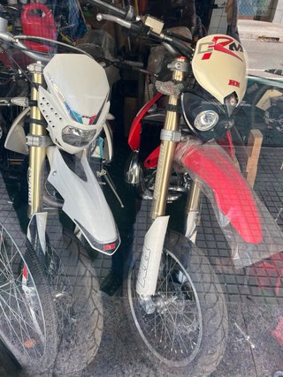 Honda HM 50 sin estrenar y Porta bicicletas