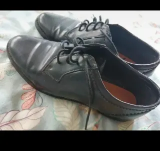 Zapatos charol negros con cordones