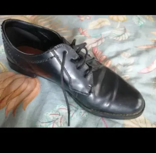 Zapatos charol negros con cordones