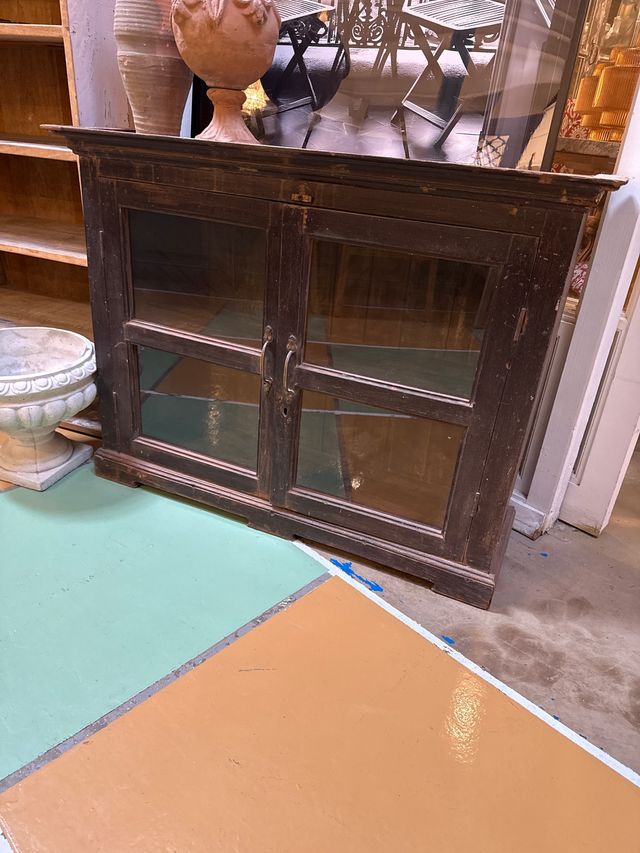 Vitrina de madera recuperada