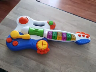 Guitarra de juguete musical