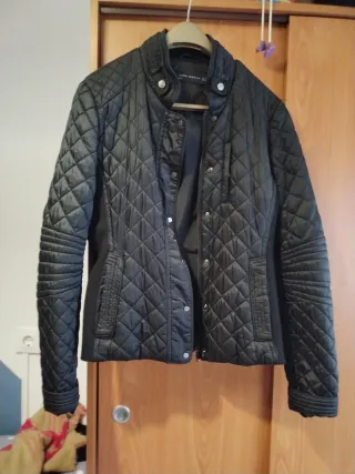 Cazadora acolchada Zara negra