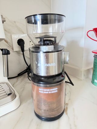 Cafetera DeLonghi y Molinillo Eléctrico