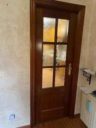 Puerta de cocina con cristal biselado